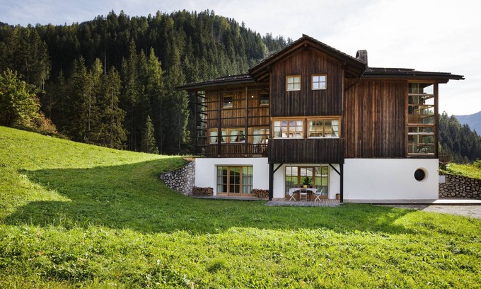 La Valle Ski Chalet | Luxurious Chalet with Jacuzzi, Dreamlike Interior, Wi-Fi and Garden