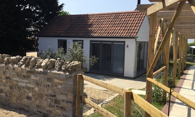 Wedmore Cottage | Luxurious converted cottage for 2 plus 1 with use of owners heated Indoor Pool