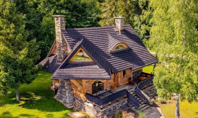 Pcim House | Luxurious cottage with a fireplace in Zawadka