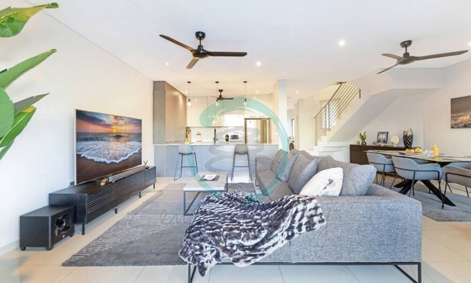 Fannie Bay Apartment | Luxurious & Cozy Retreat ~ Pool ~ Office ~ Parking