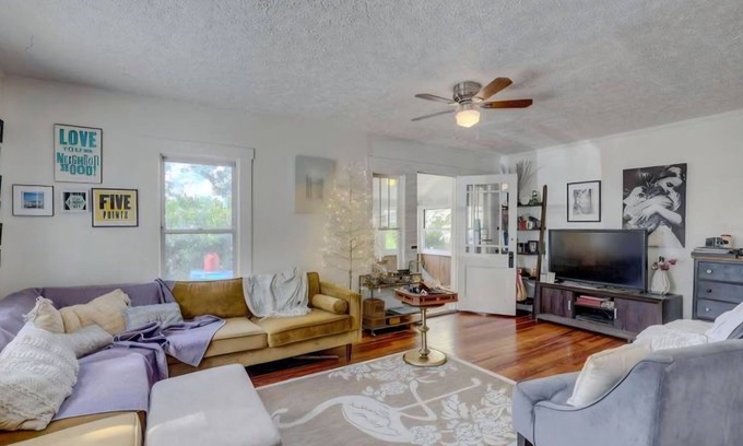 Crescent Heights House | Luxurious Downtown Pool Retreat - St. Petersburg