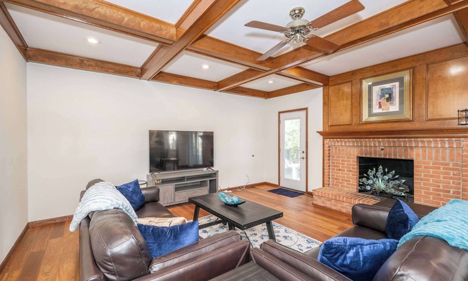Loveland House | Luxurious Dream Home – For 10!