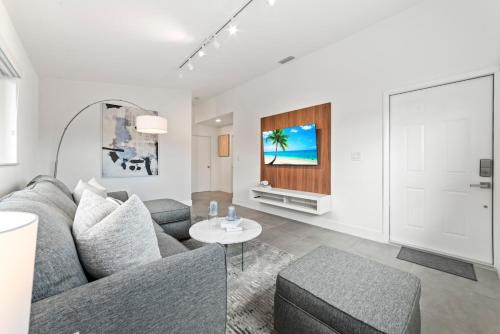 Hialeah House | Luxurious Family Escape