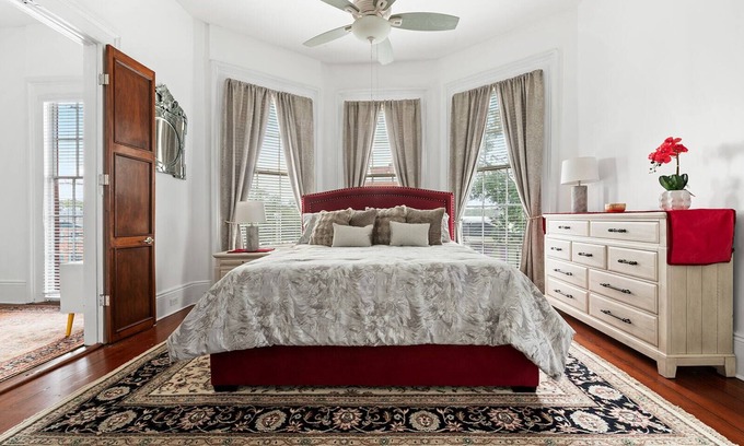 Milan Bed & Breakfast | Luxurious Fats Domino Suite 2BD/2BA - Uptown 2nd Floor in Lower Garden District