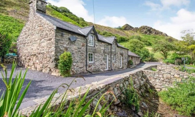 Snowdonia National Park Area Cottage | Luxurious Holiday Retreat in Snowdonia sleeps upto 10