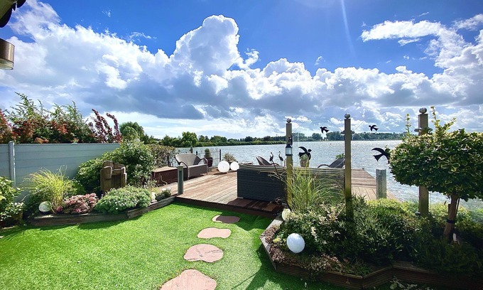 Onderdijk House | Luxurious holiday home directly on the lake