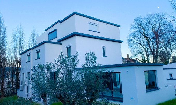 Sevres House | Luxurious house - jacuzzi - home cinema - gym - 4bed 4bathroom