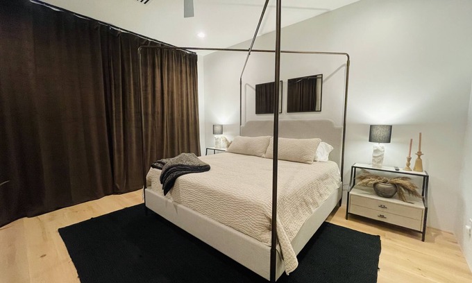 Gilbert House | Luxurious King Suite in Gilbert. Kids are Welcome!