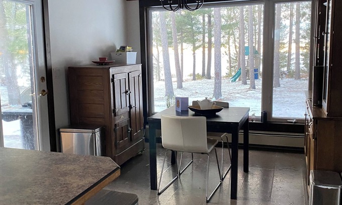 Callander Cottage | Luxurious Lake House with Hot Tub - Come and Enjoy and Unwind by Lake Nipissing!