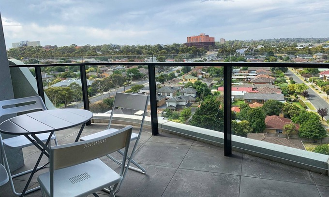 Clayton Apartment | Luxurious M-City Retreat 2 Queen Beds, Mountain Views, Pool,BBQ,Tennis, &Parking