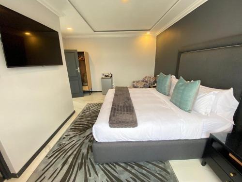 Bulawayo Apartment | Luxurious Mangethe Suite - 2206