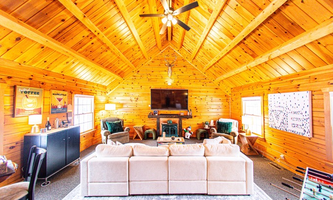 Maplecrest House | Luxurious Mountain Retreat: Sauna, Hot Tub, Fire Pit & Park