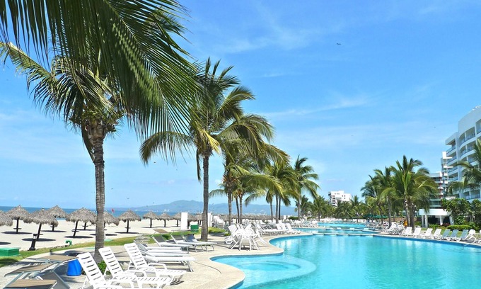 Nuevo Vallarta Condo | Luxurious newly renovated BeachFront Condo & Vidanta Membership