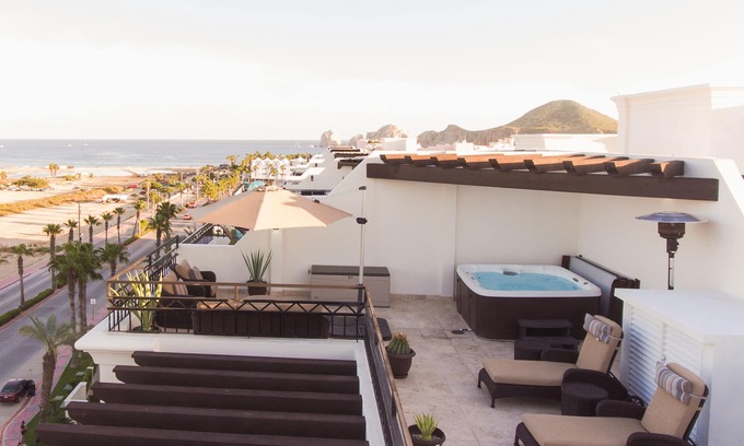 El Medano Ejidal Condo | Luxurious Ocean View Penthouse With Jacuzzi & Walking Distance to Beach & Marina