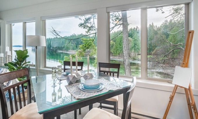 North Oyster Apartment | Luxurious Penthouse at Inn of the Sea Ocean views from each window