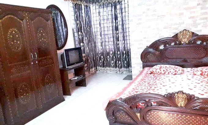 Banani Apartment | Luxurious Queen bed @Banani