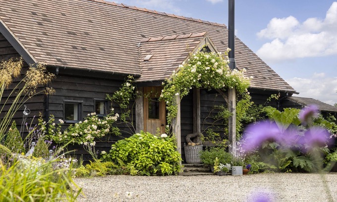 Ludwel House | Luxurious romantic retreat for two, one bedroom with en-suite bathroom - enquire now!