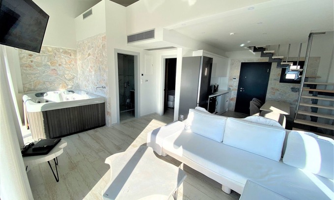 Neos Marmaras Apartment | Luxurious Sea view Apartment with Jacuzzi