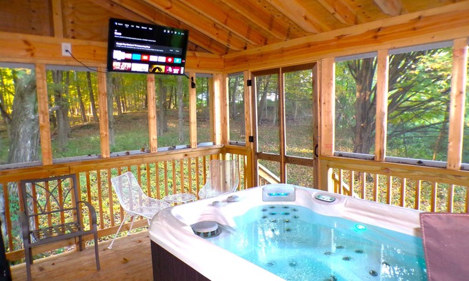Catskill Cabin | Luxurious Serene Loft Cabin with Hot-Tub in the Heart of the Catskills