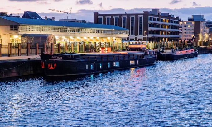 Heilig Kerst Boat Rental | Luxurious ship with focus on relaxation for large groups: anything but ordinary