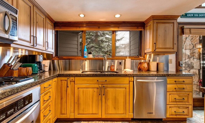 Deer Valley Condo | Luxurious Ski Condo + Loft w/Private Hot Tub, Fireplace, Views, Patio- Dogs OK