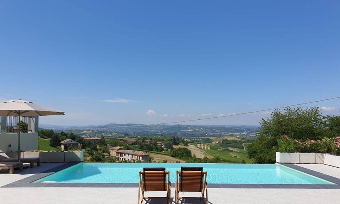 Costigliole d'Asti House | Luxurious, spacious detached country house, splendid views, private pool