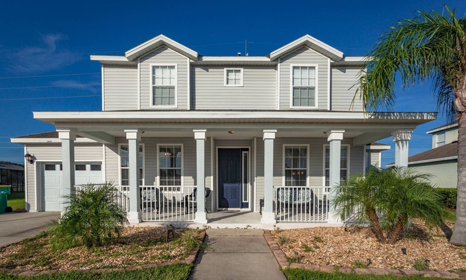 Trafalgar Village House | Luxurious, spacious house located close to Disney.