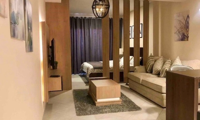 Al Swaifyeh Apartment | Luxurious studio 13 mins to downtown - few steps to great foods, cafes, shops