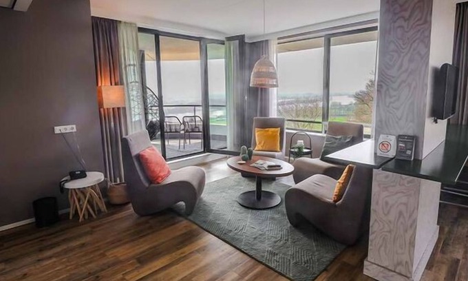 Wageningen Hotel | Luxurious Suite w/Panoramic View | Stunning Outdoors & Historic Landmarks Nearby