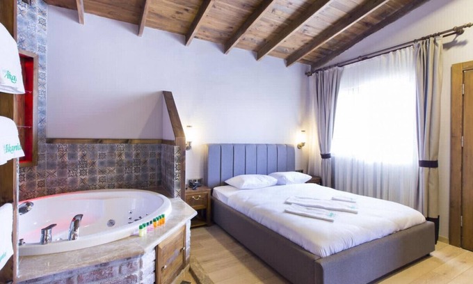 Orhangazi House | Luxurious Suits Surrounded by Nature with Jacuzzi & Shared Pool in Bursa