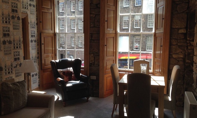 New Town Apartment | Luxurious Top Royal Mile 2 bedroom 2 shower room