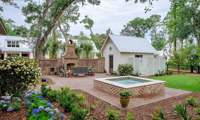 Palmetto Bluff House | Luxurious Two Bedroom Cottage, Enchanting Backyard