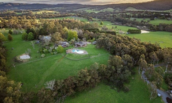 Yarra Junction House | Luxurious Unique, Private Paradise-Kangaroo Manor