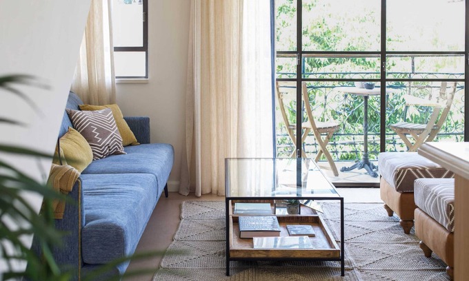 Jaffa Apartment | Luxurious Urban Retreat with Private Outdoor Area