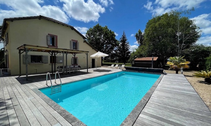 Cazaubon Villa | Luxurious Villa in Cazaubon with Swimming Pool