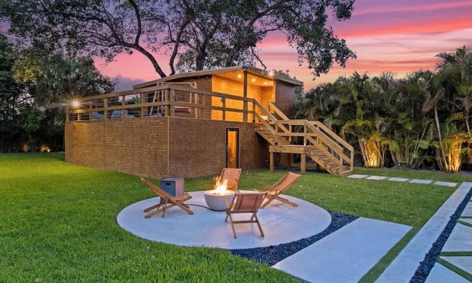 Golden Glades Villa | Luxurious Villa | Treehouse Oasis Pool & Jacuzzi