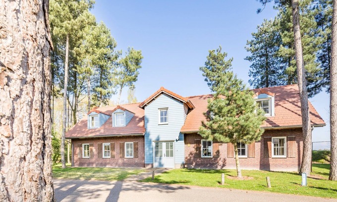 Municipality of Weert Villa | Luxurious villa with 5 bathroom, with a bath, near a reserve