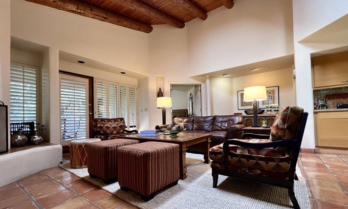 Pinnacle Peak House | Luxurious villa with golf, hot tub & pool.