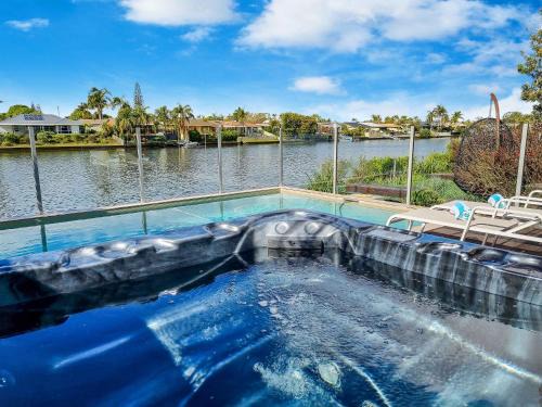 Birtinya House | Luxurious Waterfront Paradise Stunning Views