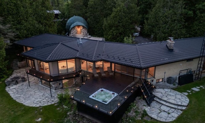 Georgian Bluffs Cottage | Luxurious Waterfront 5BR w/Kings Beds & Hot Tub
