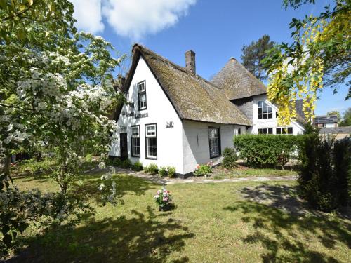 Groet House | Luxuriously restored farmhouse with trendy interior close to sea and forest