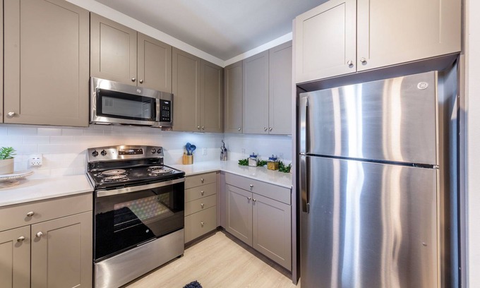 Pflugerville Apartment | Luxury 1-Bed Room & Bath W/private garage