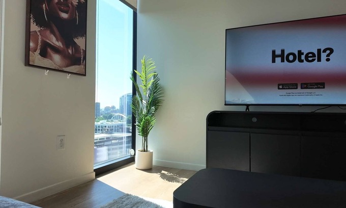Downtown Columbus Apartment | Luxury 1 bedroom skyline suite Downtown Columbus with the city view
