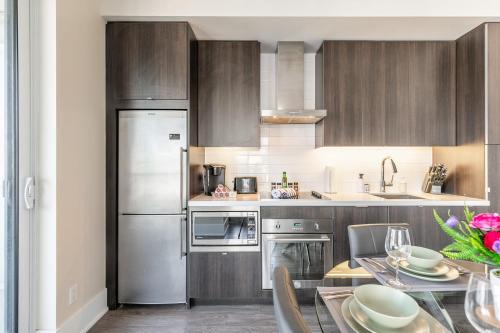 Toronto Entertainment District House | Luxury 1BR Condo - King Bed - Stunning City Views