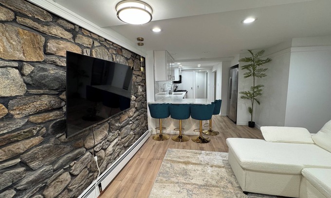 Bryn Mawr Apartment | Luxury 1BR Oasis Prime NYC Stay