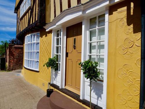 Saffron Walden House | Luxury 2 Bed Manor House With Hot Tub, Cinema Room, Sky TV