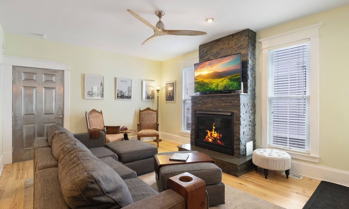 Downtown Buffalo House | Luxury 2 Bedroom 1.5 Bath Town Home/Walk to Elmwood/Garage/EV Charger/AC