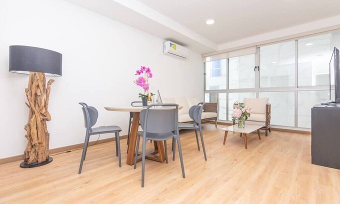 Marbella Condo | Luxury 2 bedroom apt free parking