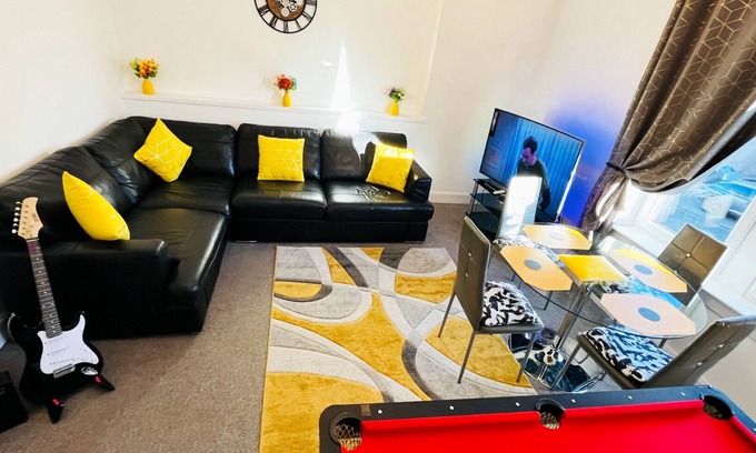 Kelty Apartment | Luxury 2 Bedroom Entire Apartment - Self Check in/out – Perfect for 6 Guests