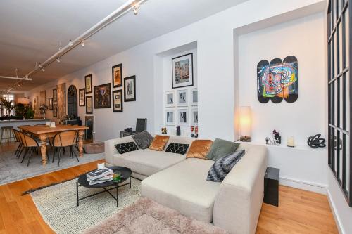 Little Italy Apartment | Luxury 2 Bedroom Soho Loft
